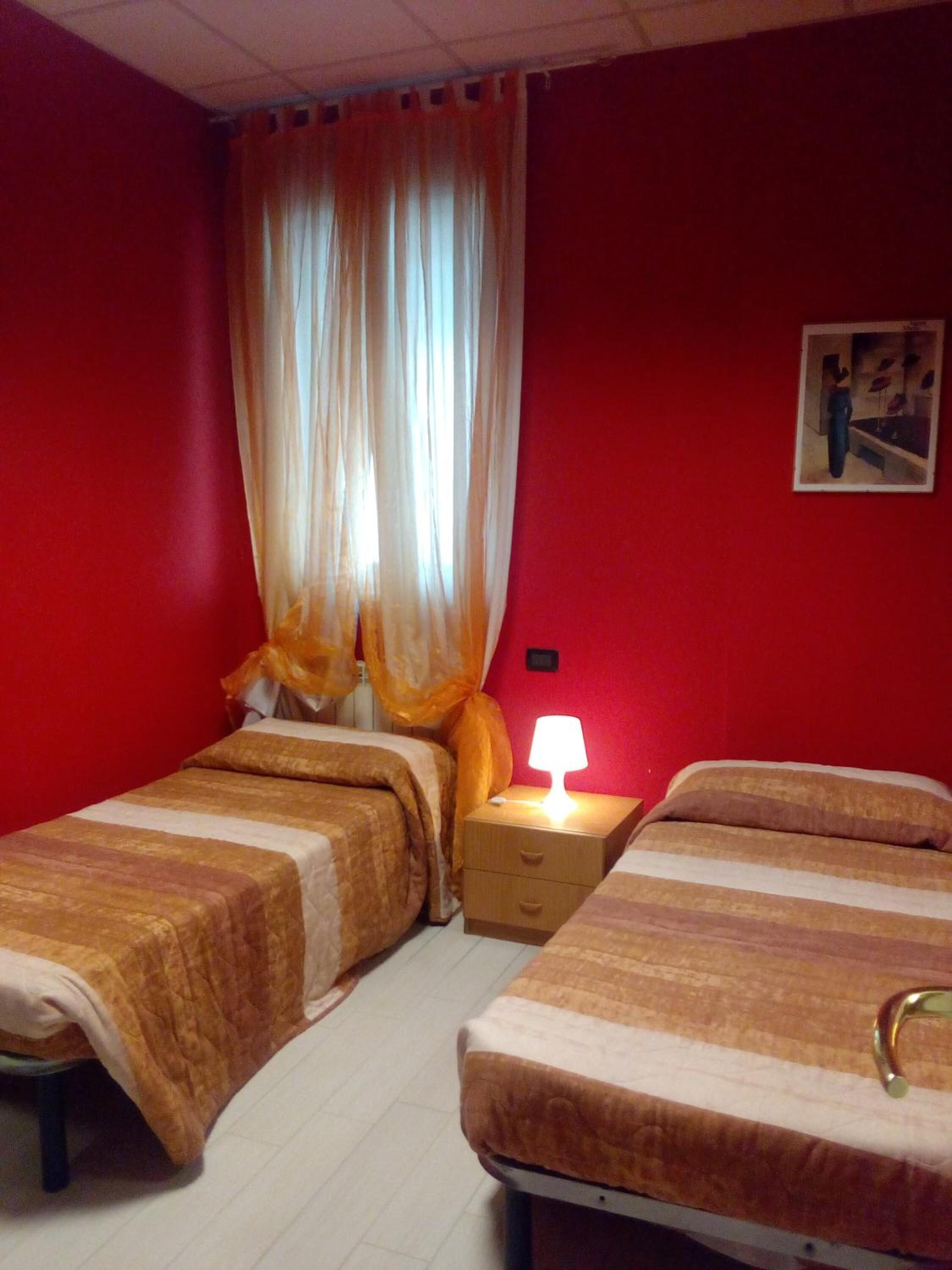 1 bedroom, desk, free wifi, bed sheets