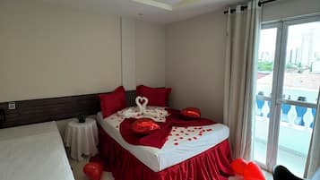 Minibar, wifi gratis y ropa de cama