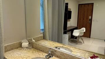 ๋ฏธ๋๋ฐ, ๋ฌด๋ฃ WiFi, ์นจ๋ ์ํธ