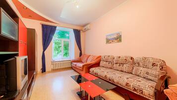 Apartment | Living area | Flat-screen TV