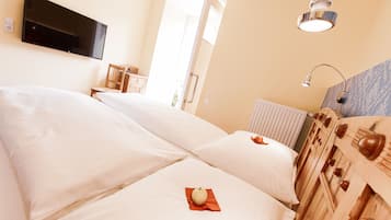 Classic Double Room | Pillowtop beds, rollaway beds, free WiFi, bed sheets