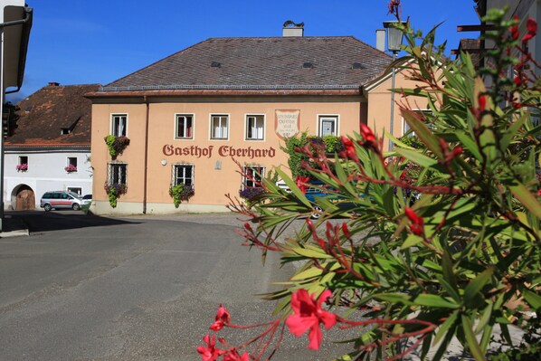 واجهة المنشأة