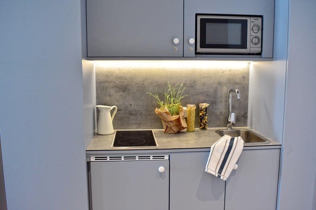 fridge, microwave, stovetop, cookware/dishes/utensils