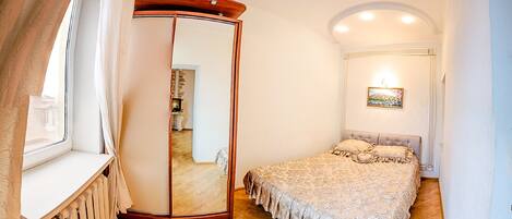 Iron/ironing board, free WiFi, bed sheets