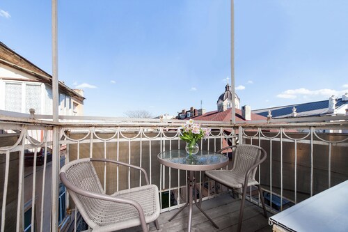 Balcony Apartment near Deribasovskaya