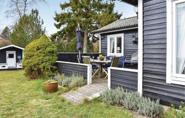 Outdoor dining - Gorgeous home in Skivarp with sauna (Skivarp)