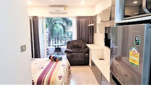 Studio | Free WiFi, bed sheets - Bang Saray - Lake & Pool Views (Sattahip)