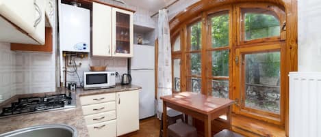 Lägenhet - 2 sovrum | Eget kök | Kylskåp, mikrovågsugn, ugn och spishäll