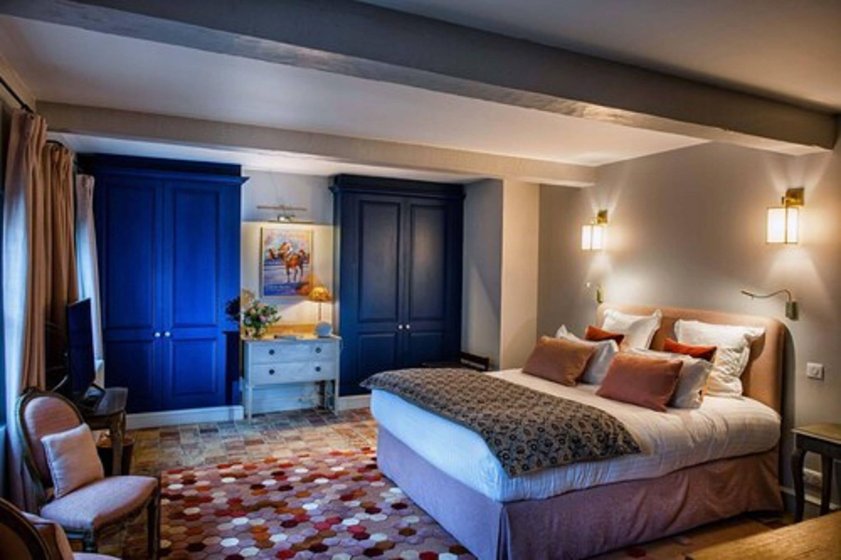 Nos Appartements | Premium bedding, pillow-top beds, individually decorated