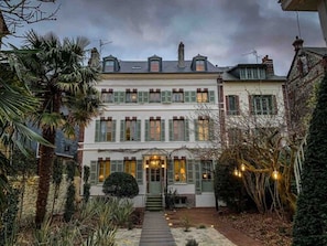 Exterior - La Petite Folie (Honfleur)