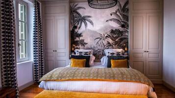 Deluxe appartement | Luxe beddengoed, pillowtop-bedden, individueel gedecoreerd