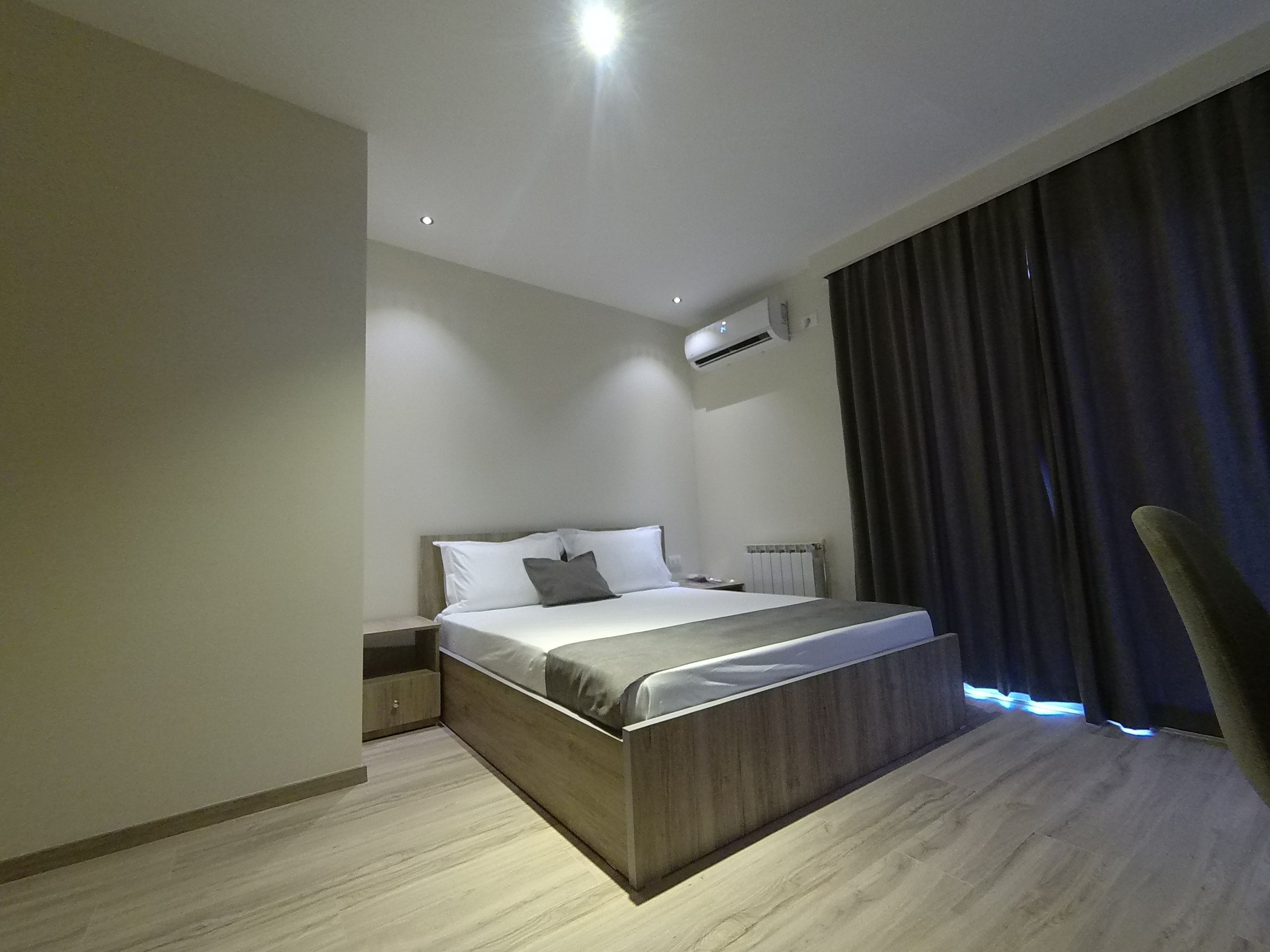 Sábanas italianas Frette, ropa de cama de alta calidad y minibar 