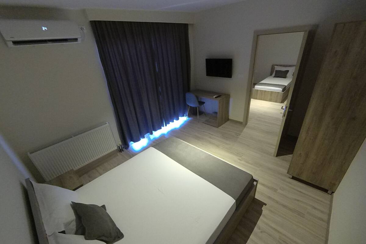 ห้องจูเนียร์สวีท | ผ้าปูที่นอน Frette จากอิตาลี, เครื่องนอนระดับพรีเมียม, มินิบาร์