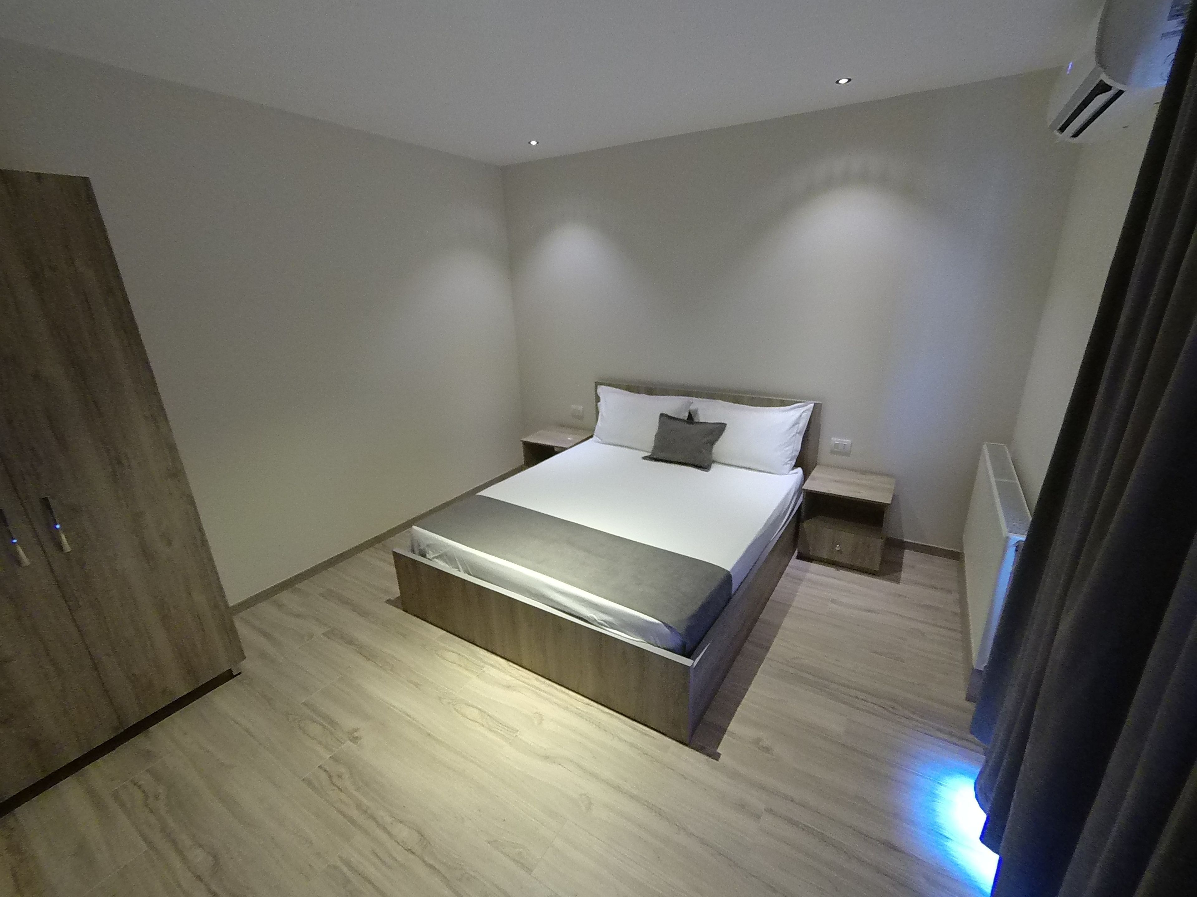 Sábanas italianas Frette, ropa de cama de alta calidad y minibar 