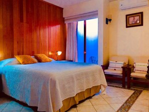 Exclusive Room, Frambuesa | Egyptian cotton sheets, premium bedding, in-room safe - Hotel Pereyra (Oaxaca)