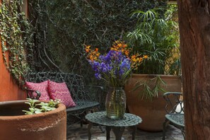 ห้องดีลักซ์สวีท | ลานระเบียง/นอกชาน