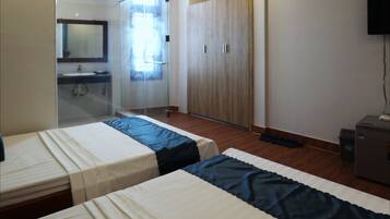 Double Room | Minibar, desk, free WiFi, bed sheets