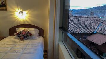 Single Room | In-room safe, soundproofing, free WiFi, bed sheets