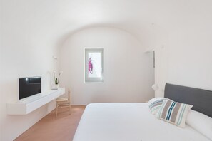 Soundproofing, free cots/infant beds, free WiFi, bed sheets - Masseria Pensato SUITE CARRUBO (Fasano)