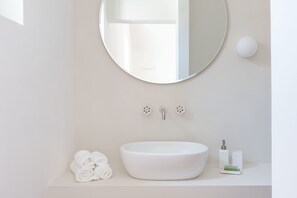 Bathroom sink - Masseria Pensato SUITE CARRUBO (Fasano)