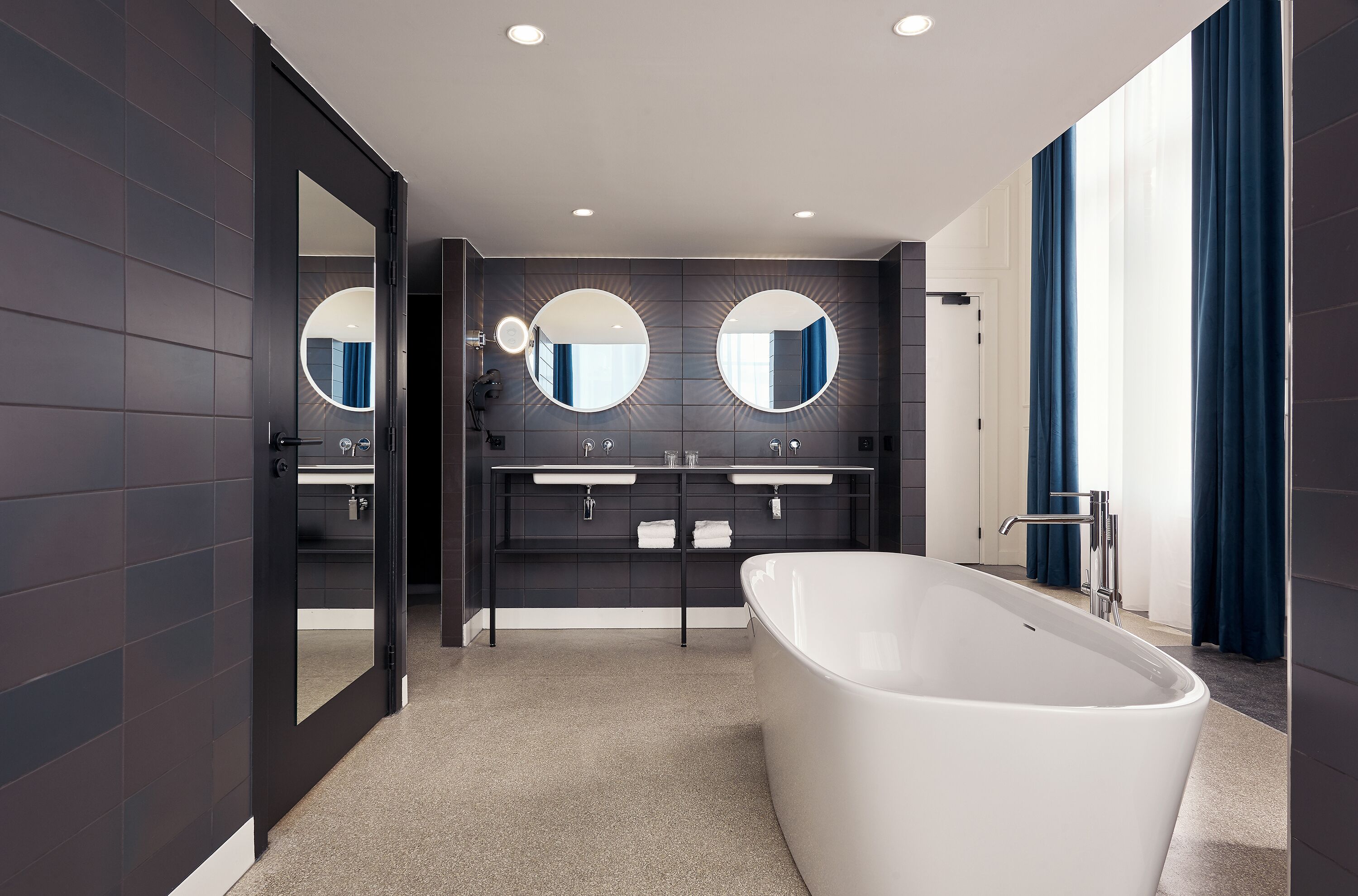 standard suite (heavenly white) | private spa tub
