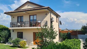 Panoramic-Apartment, Blick auf den Innenhof