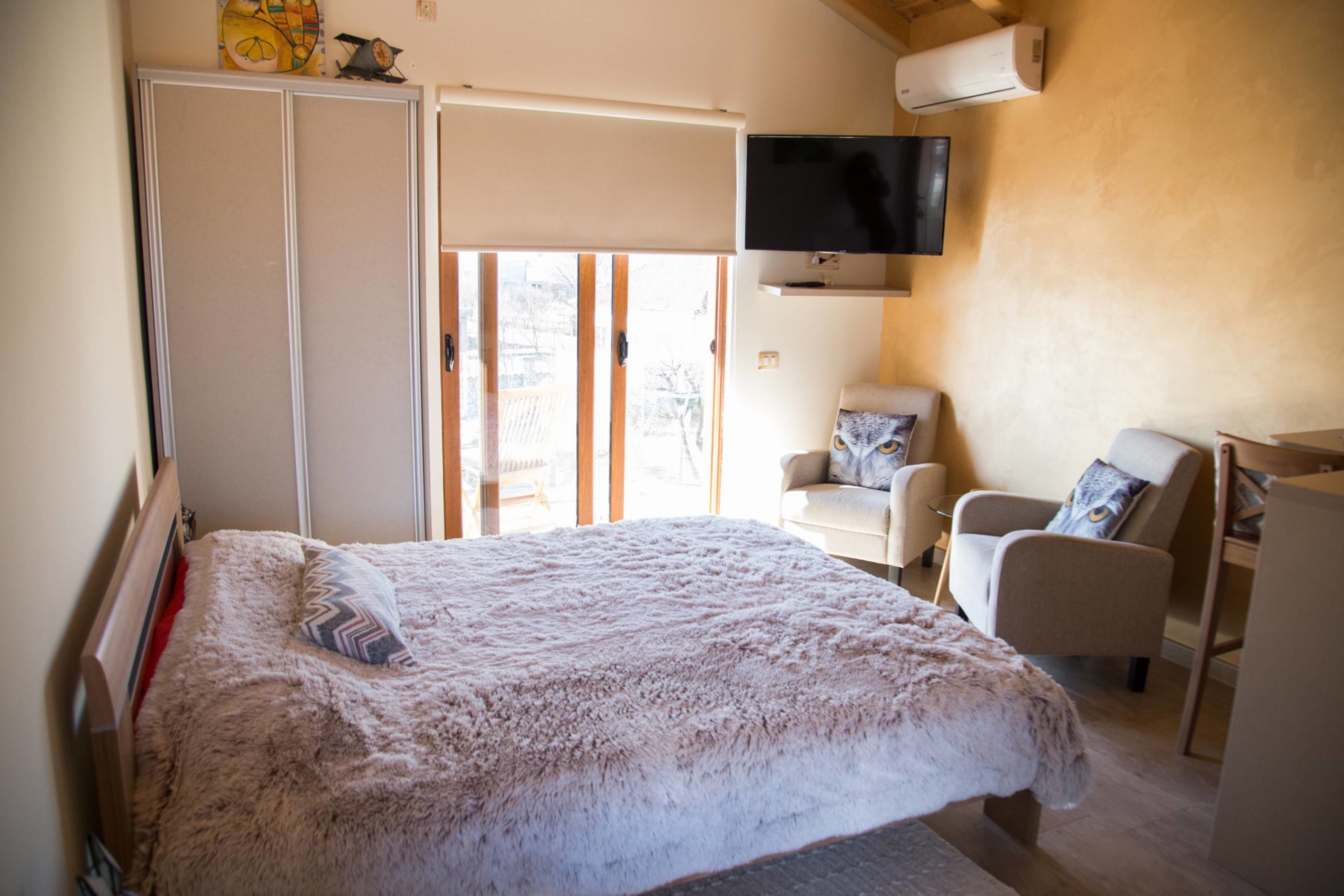 Lägenhet Deluxe | Sängtillbehör av högsta kvalitet, minibar och individuell inredning