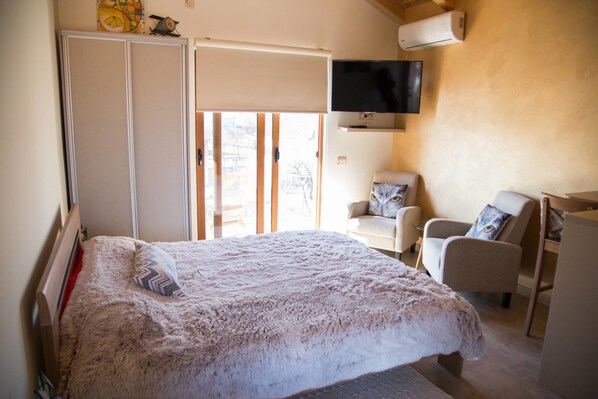 Deluxe Apartment | Premium bedding, minibar, individually decorated, desk - Apartments Aerodrom (Podgorica)