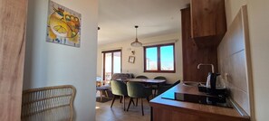 Apartamento panorâmico, vista para o pátio | Roupas de cama premium, frigobar, individualmente decorados
