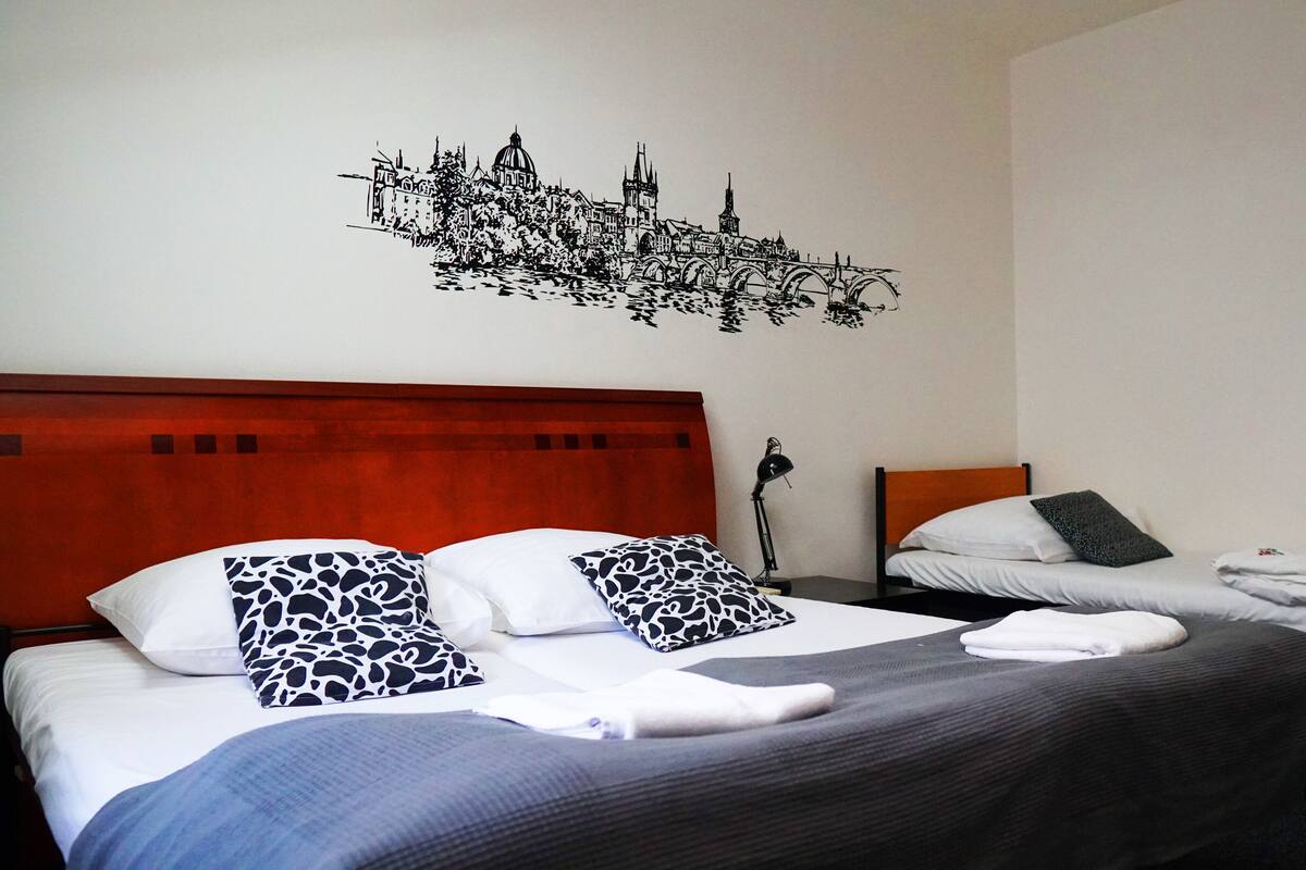 Economy Triple Room | 1 bedroom, laptop workspace, iron/ironing board, free WiFi