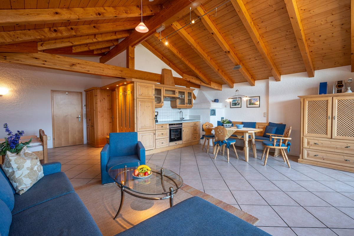 Panoramic Studio Suite, Balcony, Mountain View