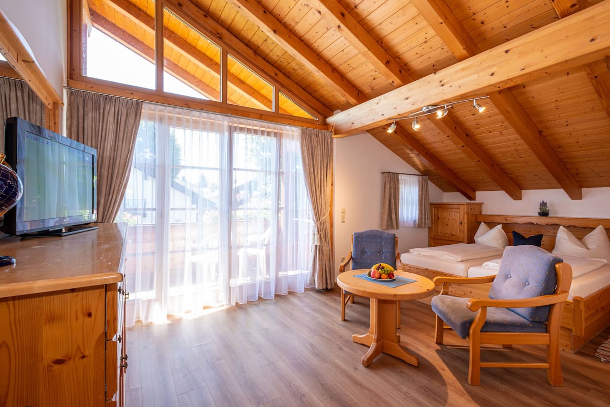 Doppia Comfort, 1 letto king, vista montagna, lato montagna | 1 camera, biancheria da letto di alta qualità, copriletto in piuma