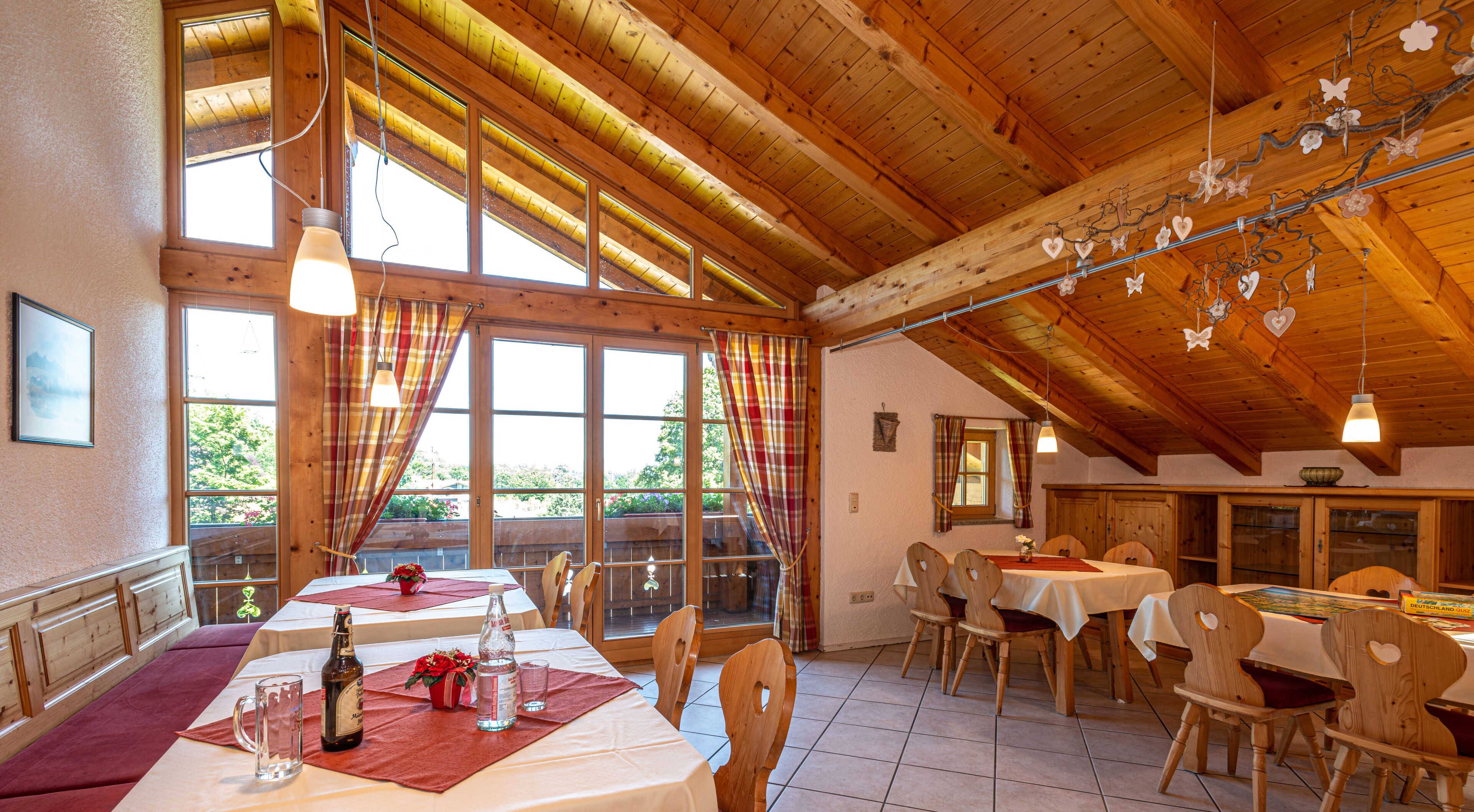 Tägliches Frühstücksbuffet (18.95 EUR pro Person)