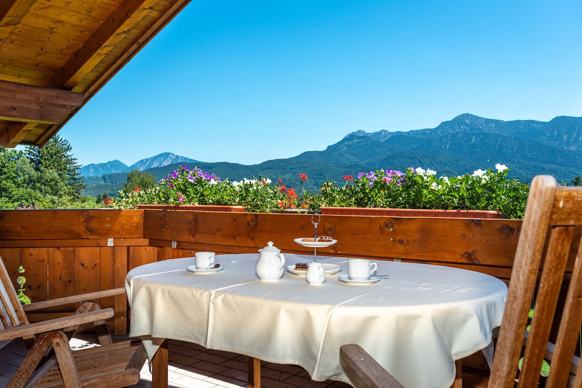 Panoramic Studio Suite, Balcony, Mountain View | Mountain view