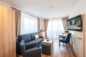 Panoramic Apartment, Allergy Friendly, Mountain View | Living area