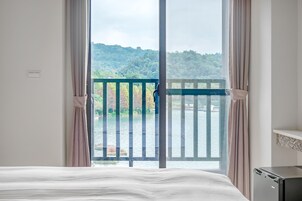 Double Room, Lake View | Blackout drapes, soundproofing, free WiFi, bed sheets