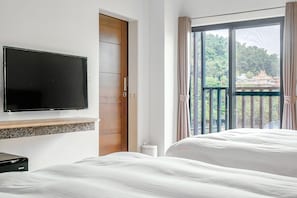 Blackout curtains, soundproofing, free WiFi, bed sheets - I Love You Homestay (Yuchi)