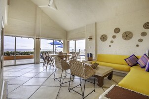 Villa Caleta | 起居区 | 43-英寸纯平电视 （配备卫星频道）、等离子电视