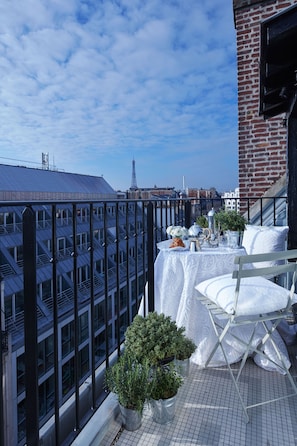 Executive Vue Tour Eiffel | Balcony