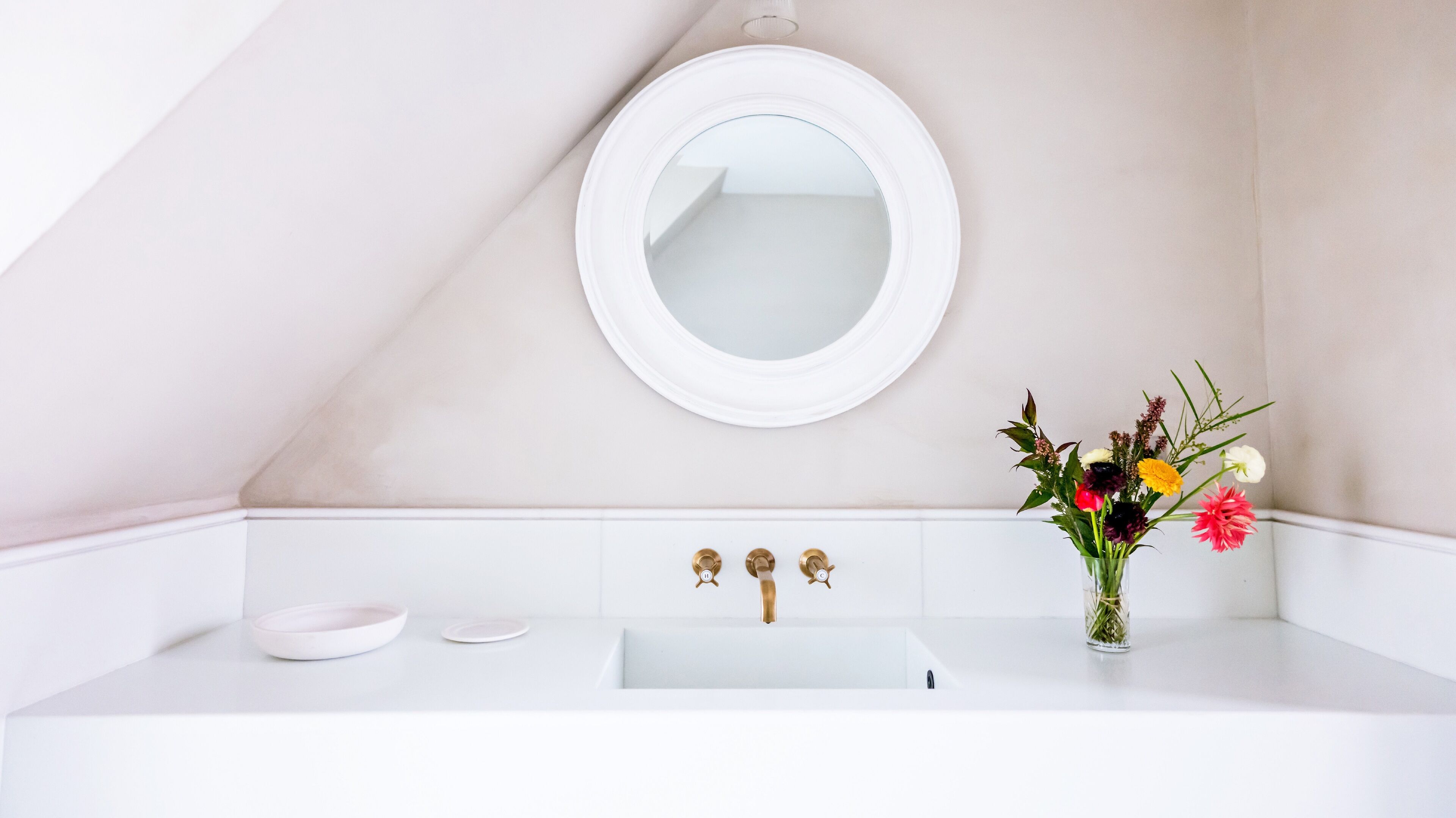 junior suite vue sacré-coeur | bathroom | free toiletries, hair dryer, bathrobes, slippers