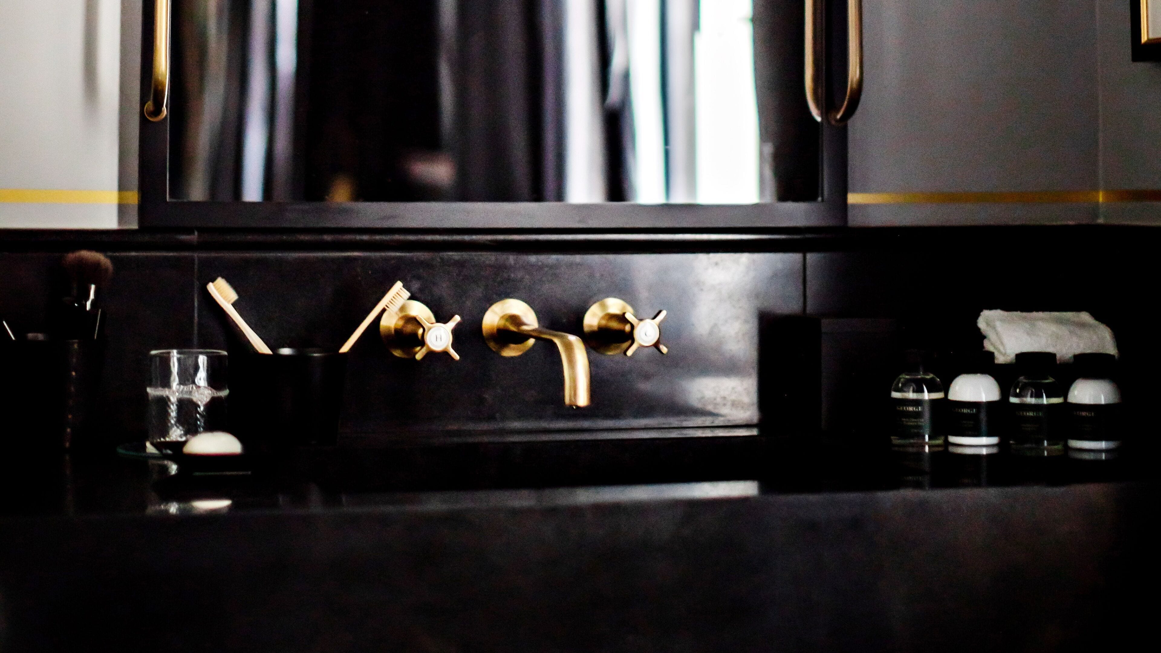 executive room | bathroom | free toiletries, hair dryer, bathrobes, slippers