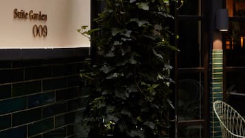 A building facade with a sign reading "Suite Garden 009".