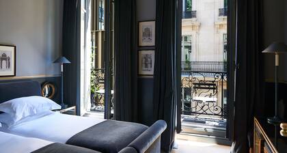 Monsieur George Hotel & Spa â Champs ElysĂ©es