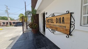 Exterior detail - Hotel DNA Cancun (Cancun)
