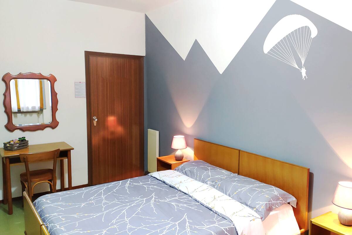 Chăn bông, minibar, bàn ủi/dụng cụ ủi quần áo