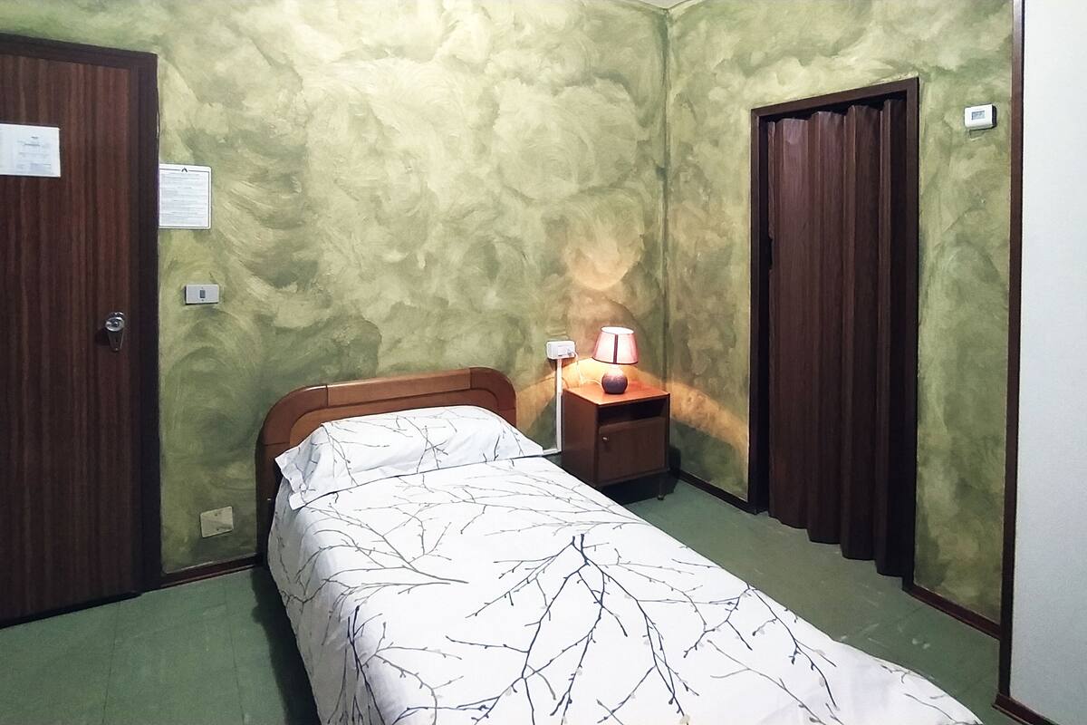 Phòng đơn Tiêu chuẩn | Chăn bông, minibar, bàn ủi/dụng cụ ủi quần áo
