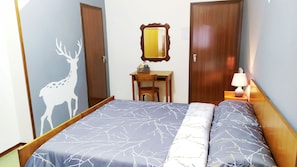 Chăn bông, minibar, bàn ủi/dụng cụ ủi quần áo