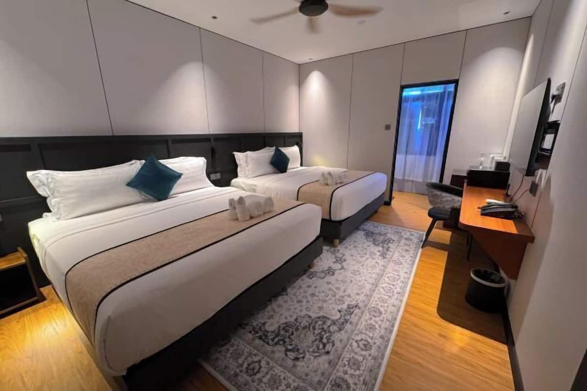 Premium bedding, minibar, in-room safe, desk