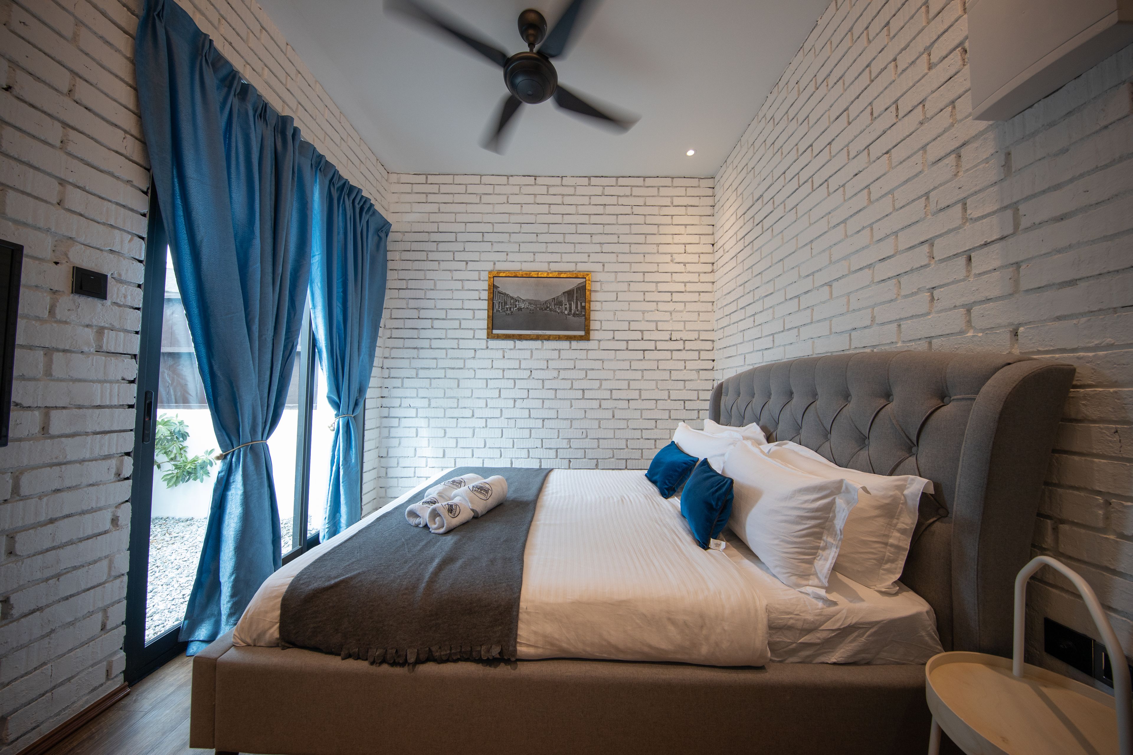 room, garden view | premium bedding, minibar, in-room safe, desk