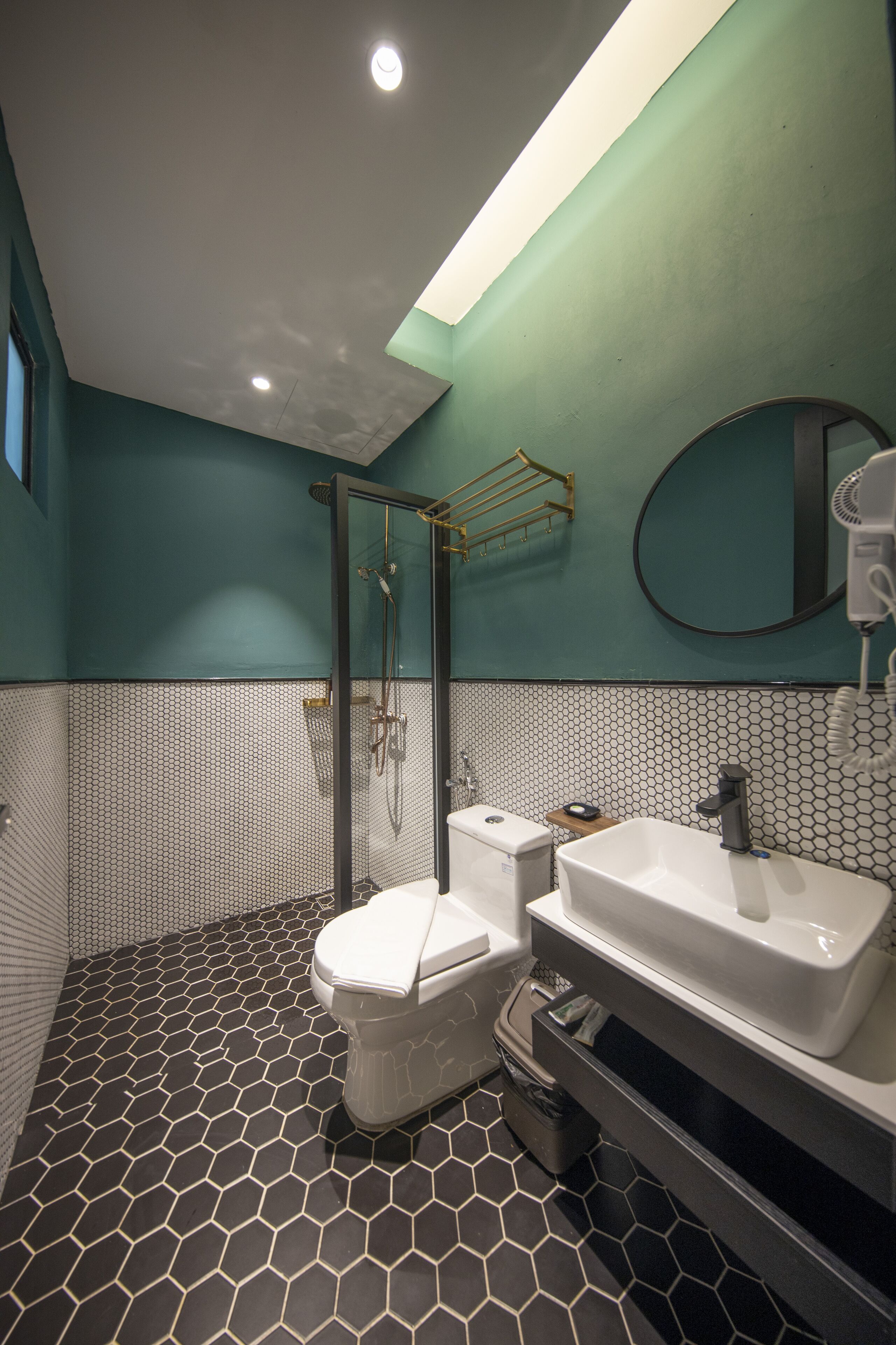 courtyard room, courtyard view | premium bedding, minibar, in-room safe, desk